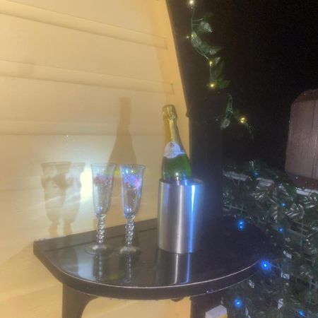 Arch Pod & Hot Tub Apartment Carndonagh Ngoại thất bức ảnh