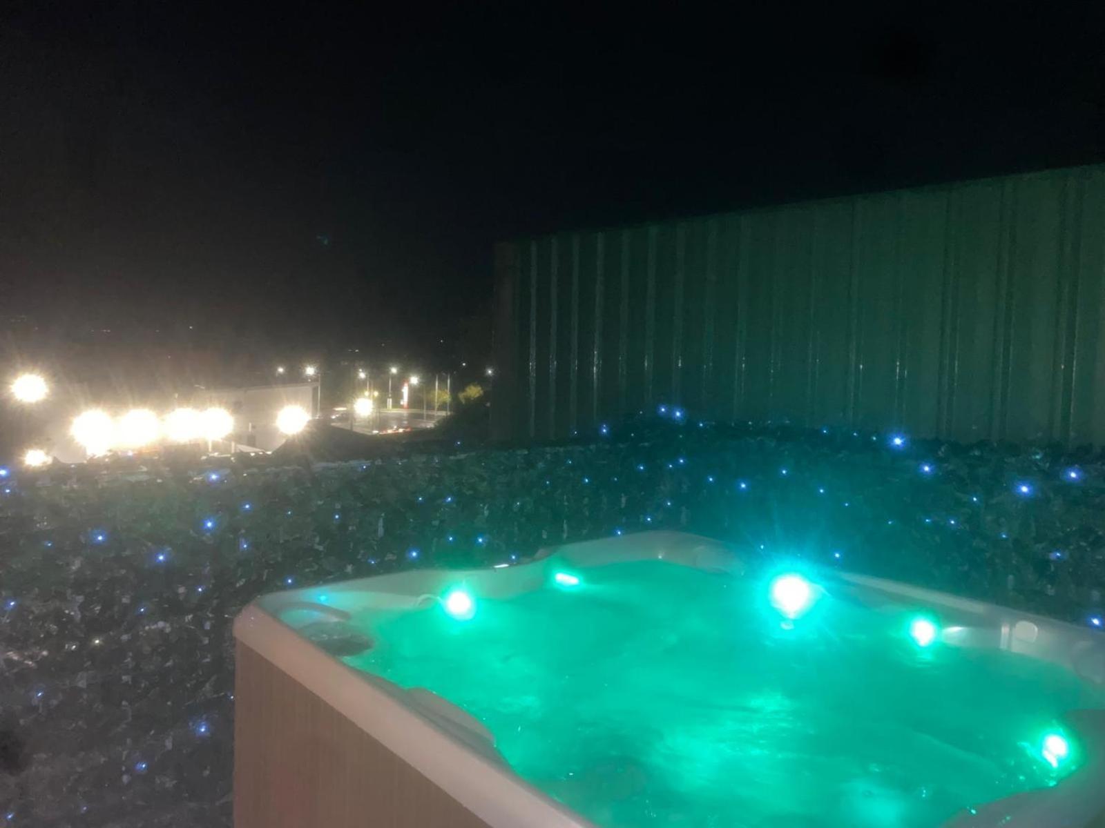 Arch Pod & Hot Tub Apartment Carndonagh Ngoại thất bức ảnh