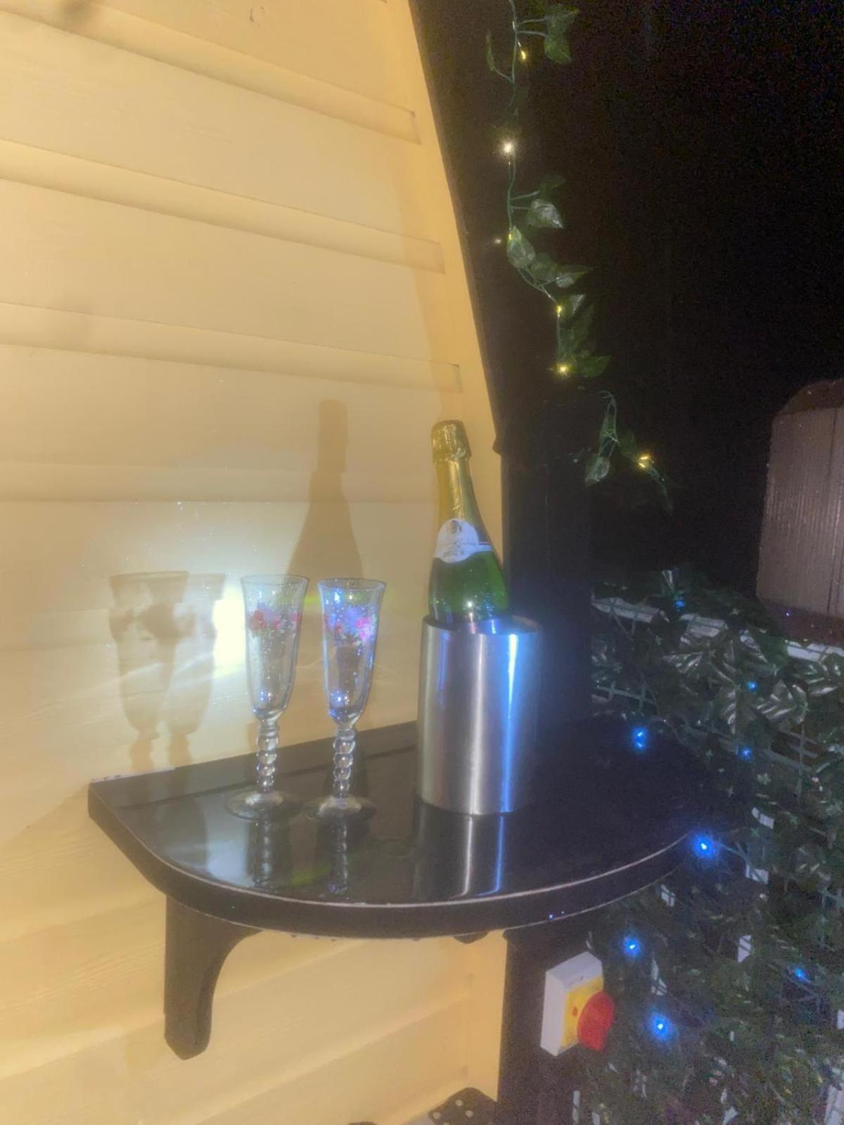 Arch Pod & Hot Tub Apartment Carndonagh Ngoại thất bức ảnh